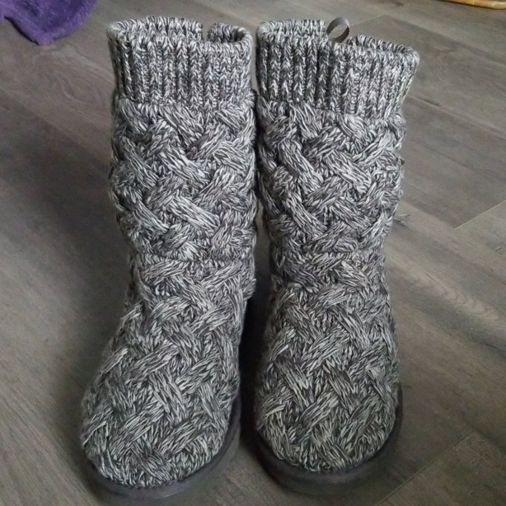 Gray uggs